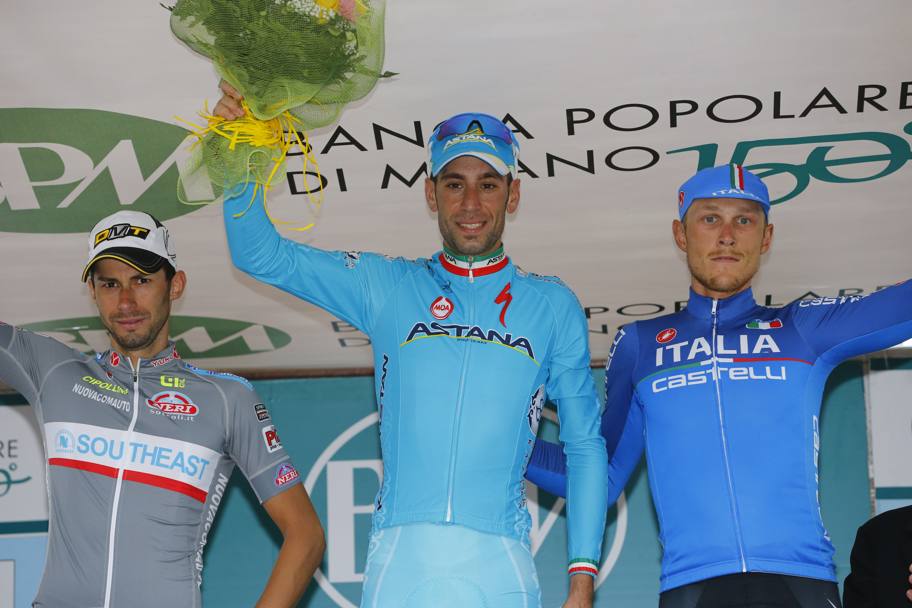 Il podio della Bernocchi: da sinistra Mauro Finetto (secondo), Vincenzo Nibali (primo) e Matteo Trentin (terzo). Bettini